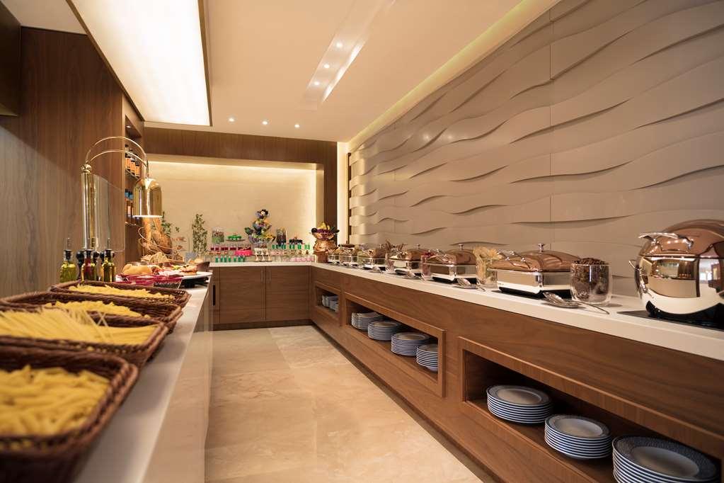 Souq Al Wakra Hotel Qatar By Tivoli Al Wakrah Restoran foto A buffet at a hotel