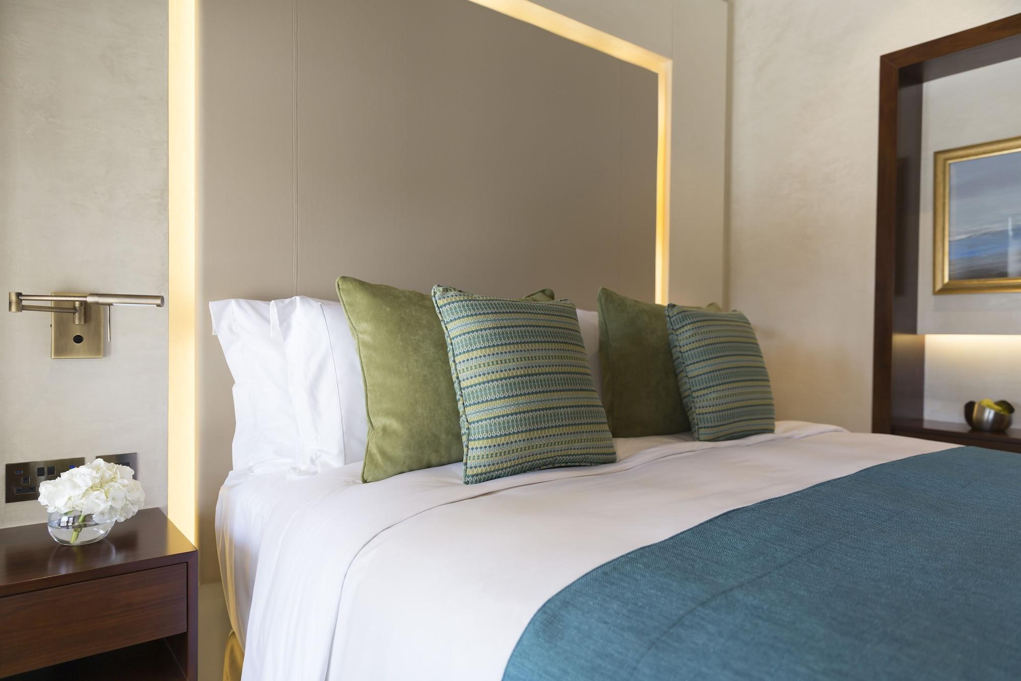 Souq Al Wakra Hotel Qatar By Tivoli Al Wakrah Bagian luar foto A bed with cushions
