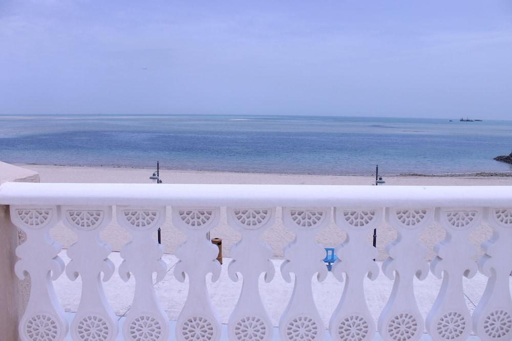 Souq Al Wakra Hotel Qatar By Tivoli Al Wakrah Bagian luar foto The beach at the Grand Hotel