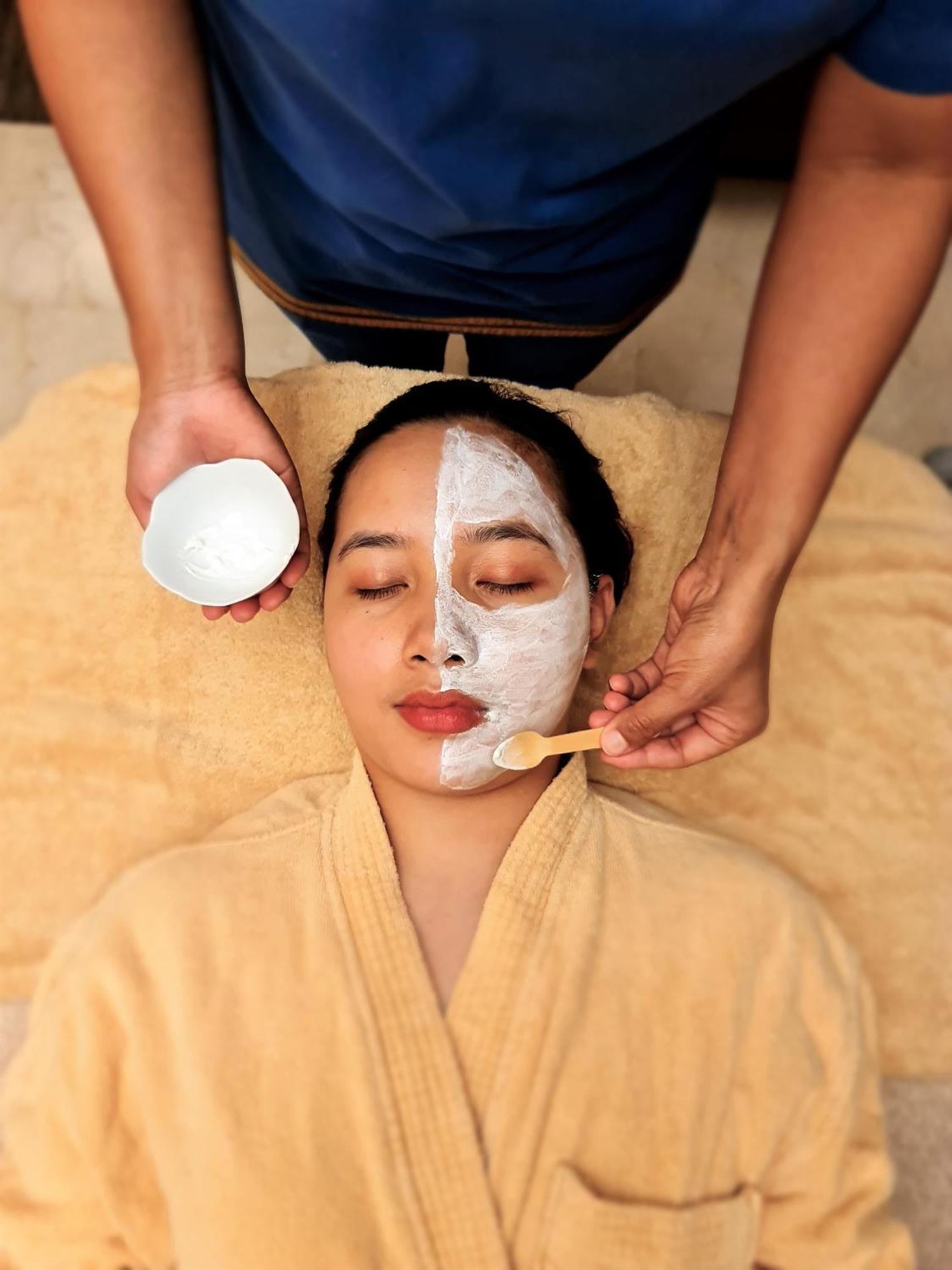 Souq Al Wakra Hotel Qatar By Tivoli Al Wakrah Bagian luar foto A woman receiving a facial treatment